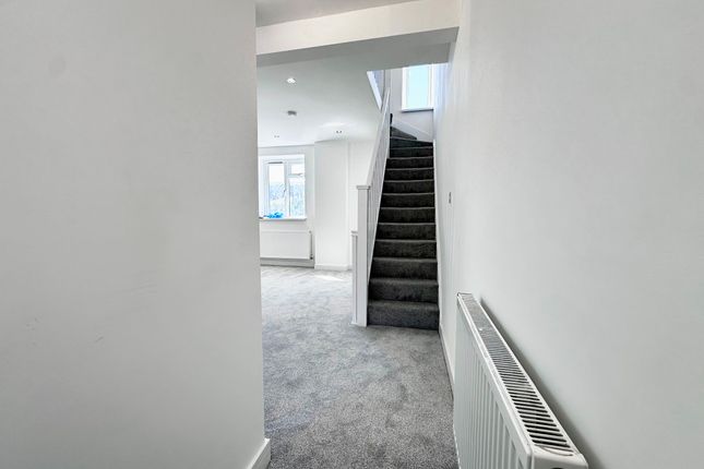 66 High Street, Bridgend photo 4