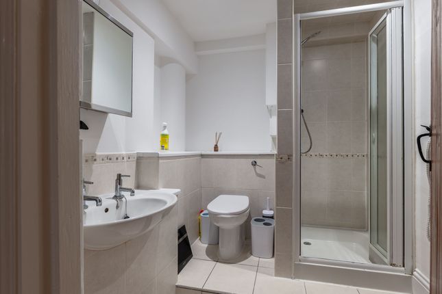 Apartment Shower Room