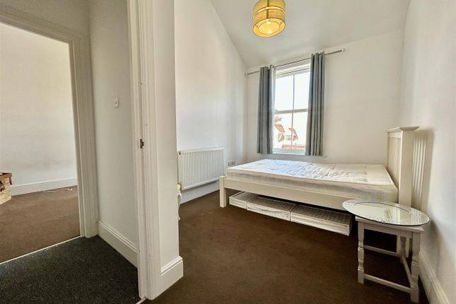Flat 7, 3-4, Westbrook Gardens, Margate photo 3