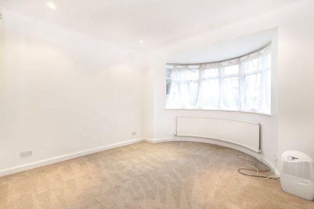 76, Darby Crescent, Sunbury-On-Thames photo 4