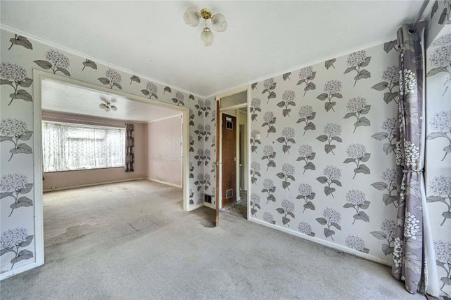 66, Foxwarren, Esher photo 4