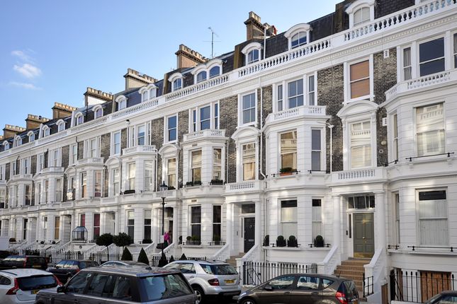 Duplex to rent in Stafford Terrace, London