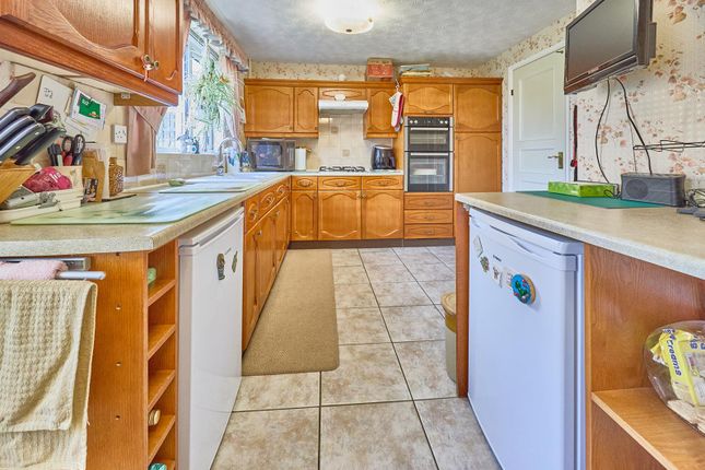12, Falmouth Drive, Hinckley photo 3