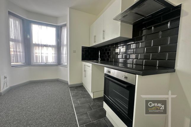 Flat 5,  98, Bitterne Road West, SOUTHAMPTON photo 2