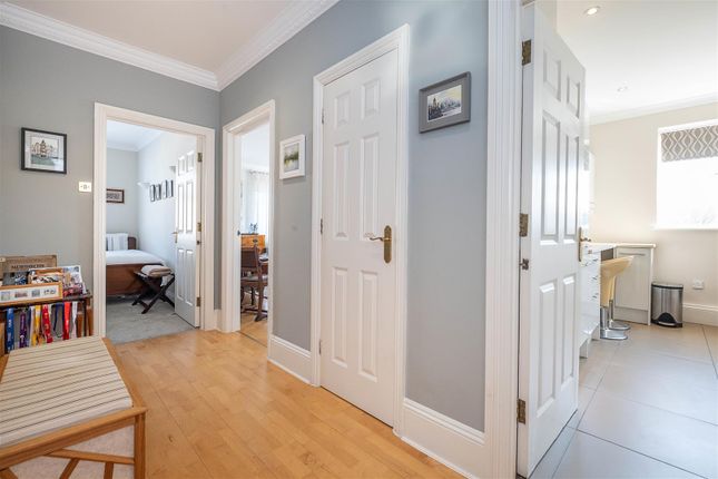 Flat 11, Burlington Gate 91, Chadwick Place, Surbiton photo 3