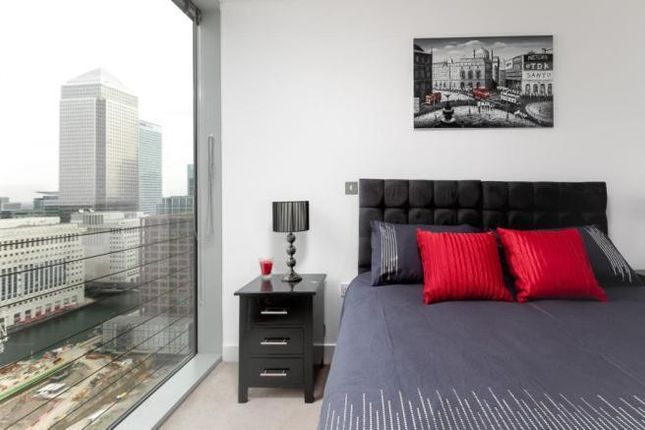 Flat to rent in Landmark Building, West Tower, Canary Wharf, Westferry Circus, Canary Riverside, London, England
