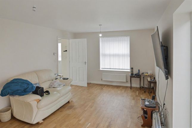 00, Whitmore Manor Close, Coventry photo 3