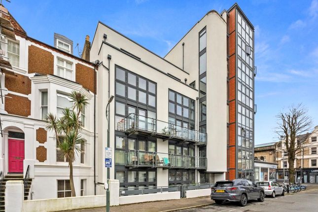 Thumbnail Flat for sale in Connaught Road, Hove