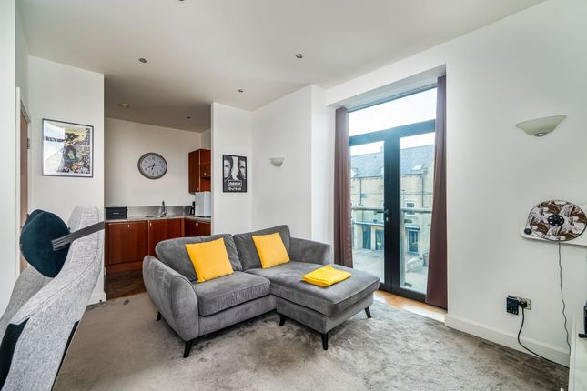 17 Cavendish Court, Drighlington photo 2