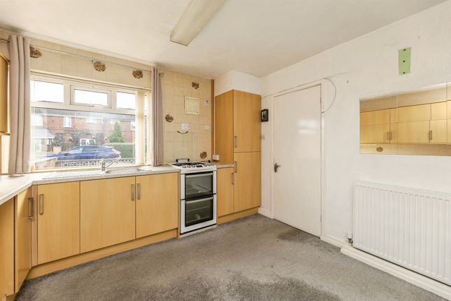 5, Middleton Park Crescent, Leeds photo 4