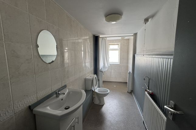 22, Springcliffe, BRADFORD photo 2