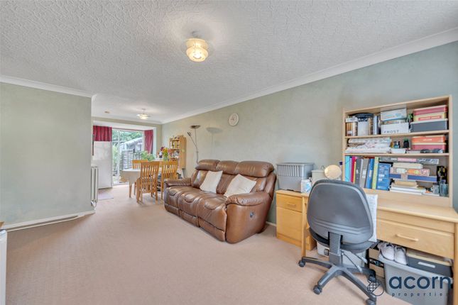 172, Colin Gardens, London photo 3