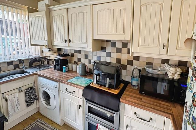22, Arnside Avenue, Keighley photo 4