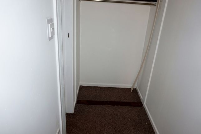 Flat to rent in Oak Close, Burbage, Leicester