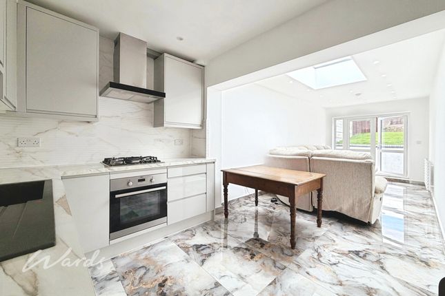 111, Hill Rise, Dartford photo 2