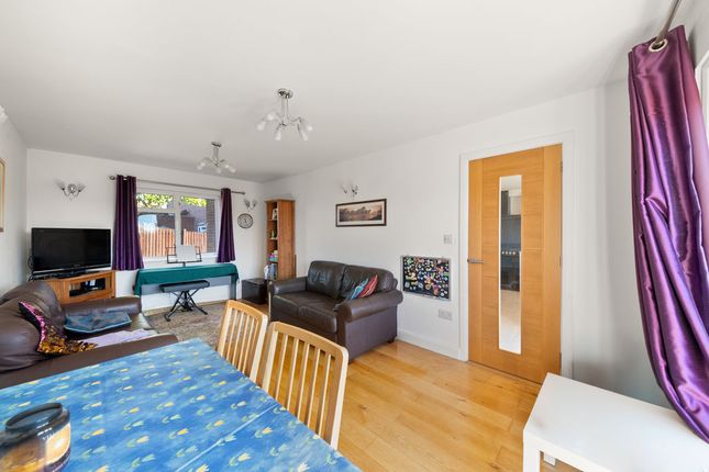 102, Lancaster Road, Northolt photo 4