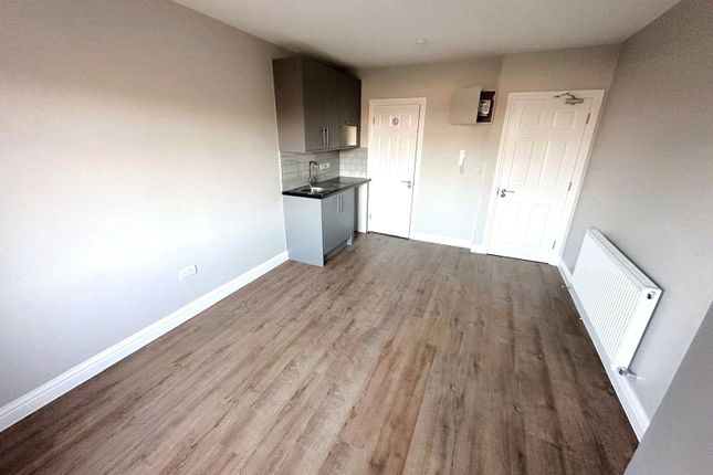 Room 3, 24, Hall Road, Greater London photo 4