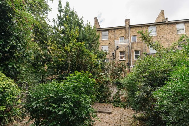 Flat B, 223 Amhurst Road, London photo 4