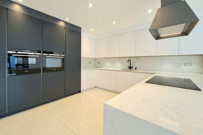 201, Tolworth Rise North, Tolworth photo 3