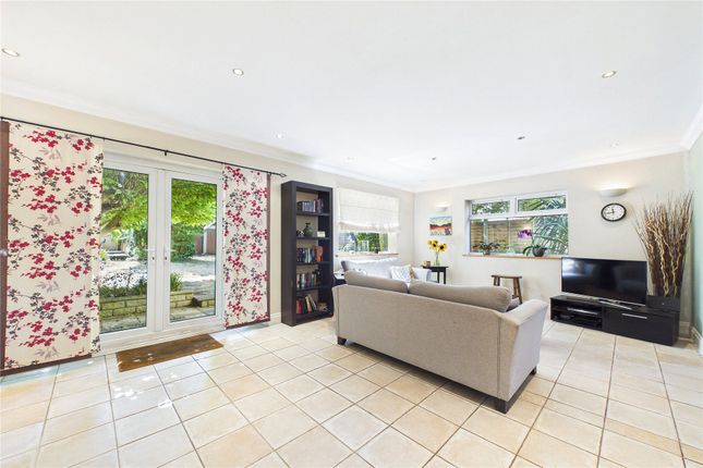 Nuthurst, 20, Grasmere Road, Surrey photo 4