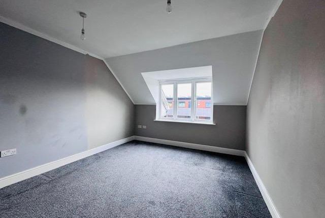 Fieldview Court, Farnburn Avenue, Slough photo 2