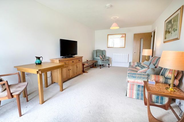 Flat to rent in Lowe House, Knebworth