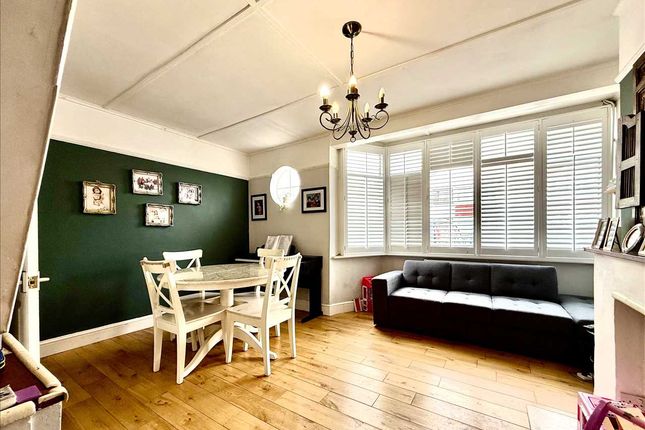 10, Southcote Avenue, Bedfont photo 4