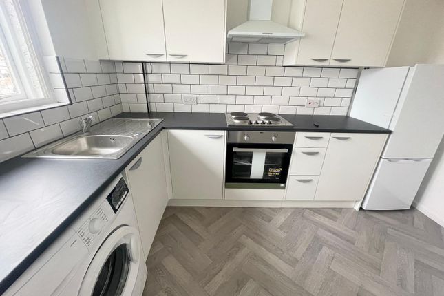 Flat 14, Avondale Court, London photo 2