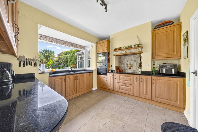 58, London Road North, Poynton photo 4