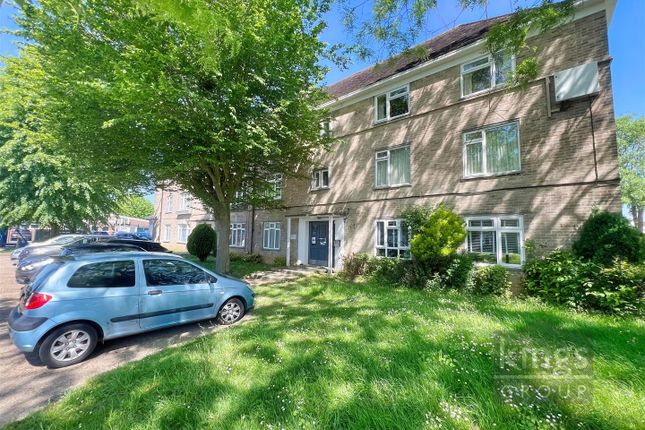 Thumbnail Flat for sale in Heaths Close, Enfield