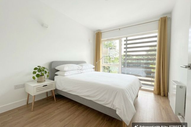 Flat 16, 53 Marischal Road, London photo 4