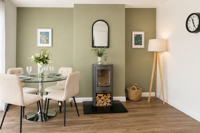 10, Orchard Way, Gloucestershire photo 3