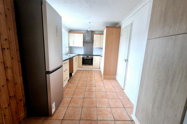 100 Great Mistley, Basildon photo 3