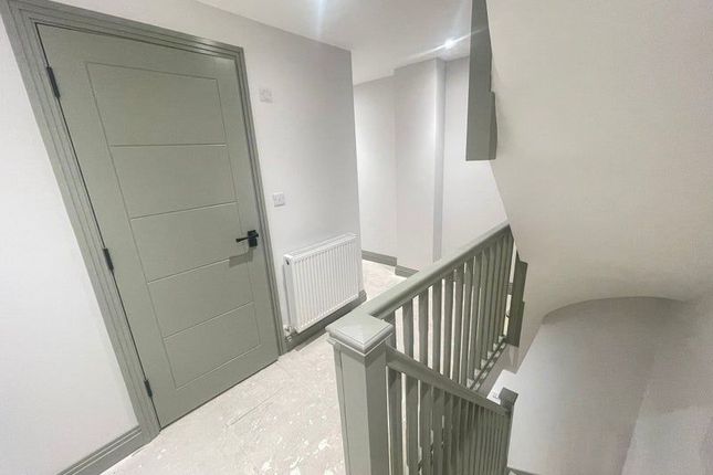 1 Marnock Road, London photo 4