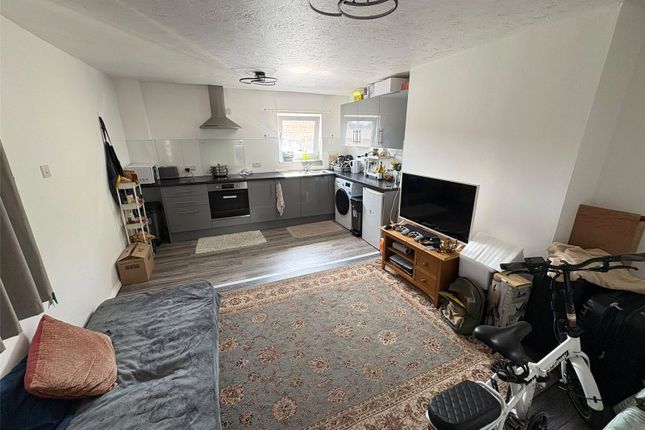 Flat 4, 83A, High Street, Hampshire photo 3