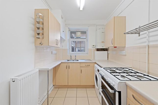 Flat 15, Ormond House, Lordship Road, London photo 4