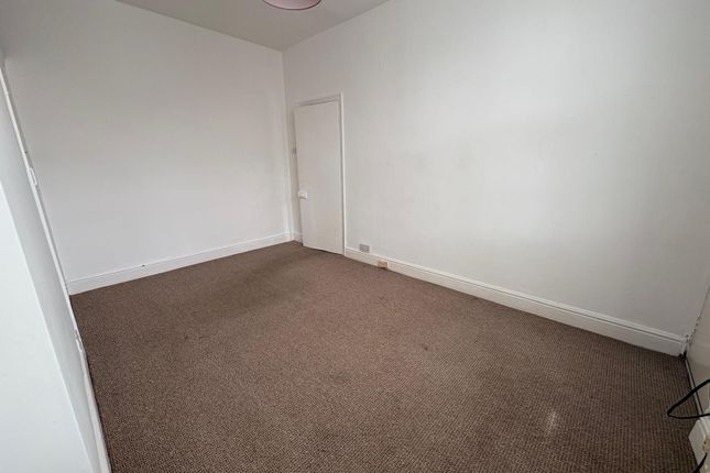 30B, Liverpool photo 4