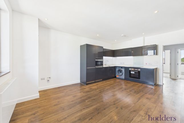 Flat 10, Roman House,, Hanworth Lane, Surrey photo 3
