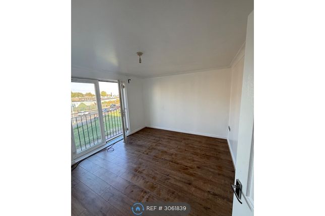 Queensland Court, Dock Road, Tilbury photo 3