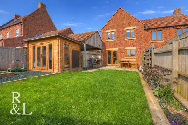 7, Poplar Close, Swadlincote photo 2