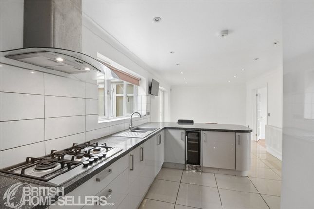 4, Clos Y Capel, Carmarthenshire photo 3