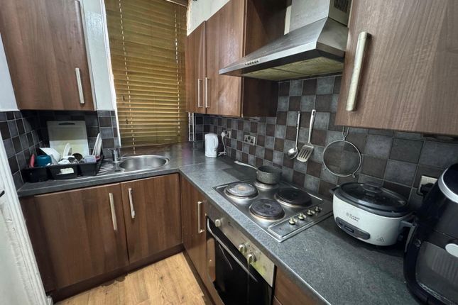 7, Ashton Avenue, Leeds photo 3