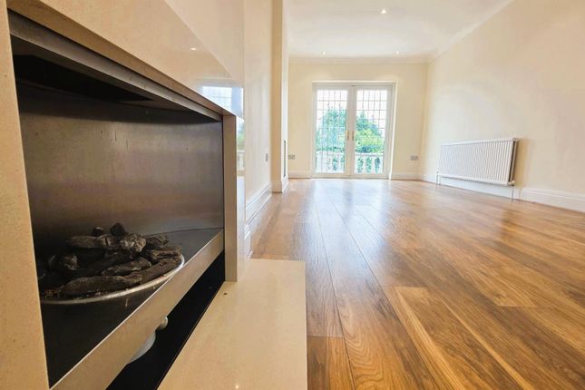 82, Havard Road, Llanelli photo 4