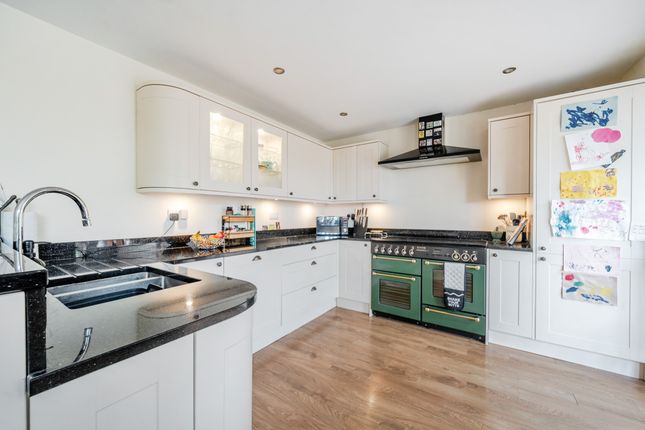 6, Aylward Gardens, Chesham photo 3
