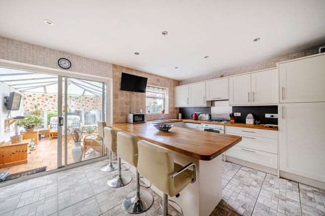 10, Forest Road, Windsor photo 2