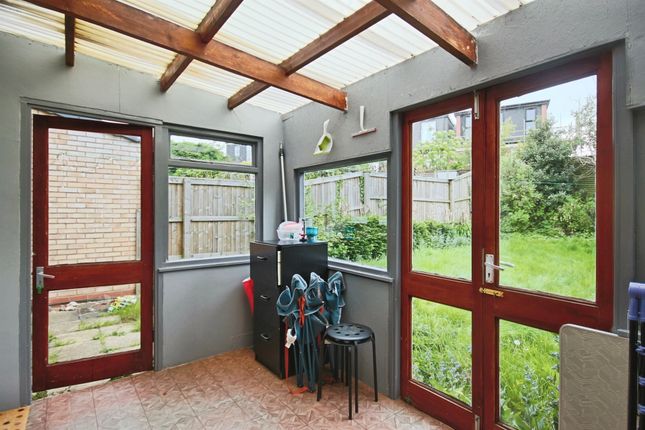 9, Hazel Close, Leamington Spa photo 4