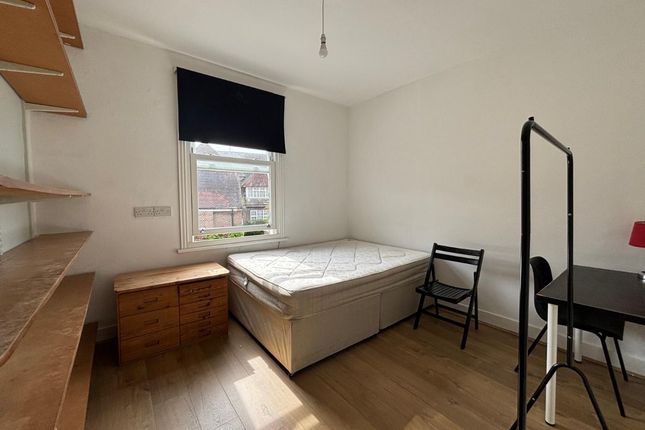 Thumbnail Room to rent in Litchfield Gardens, London