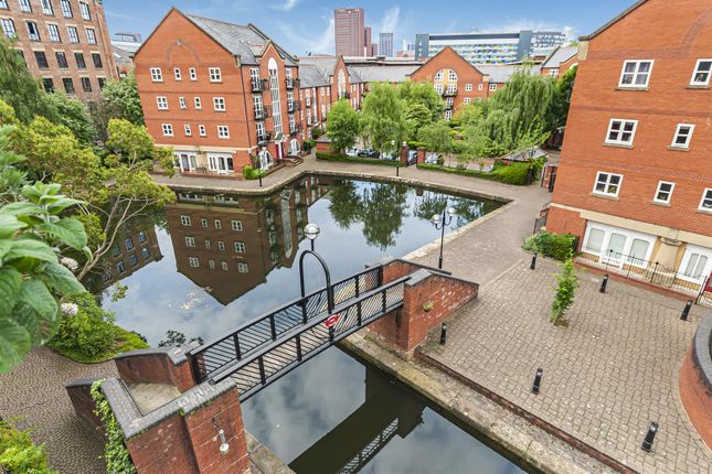 11, John Smeaton Court, Manchester photo 3