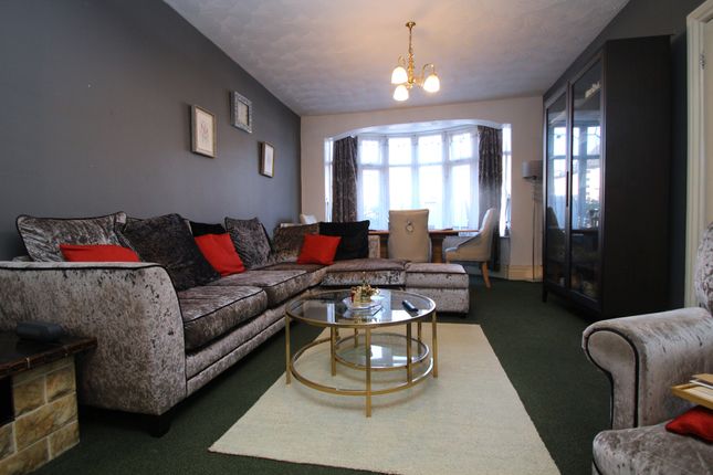 300, Stradbroke Grove, Illford photo 5