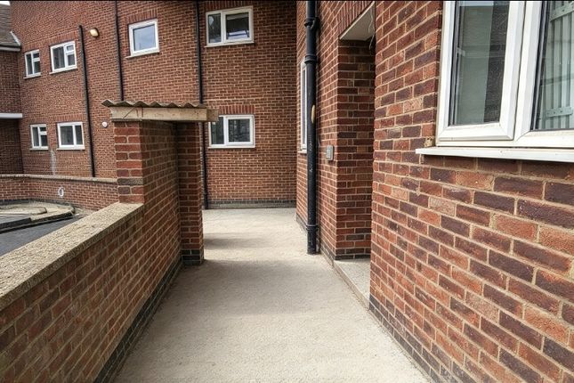 22, South Lodge Ave, Mitcham photo 2